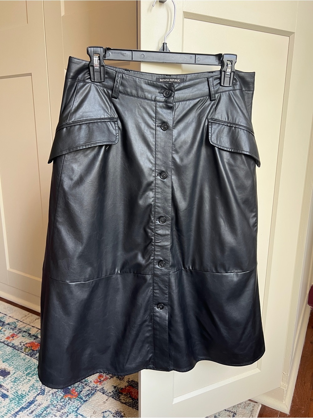 Banana Republic Black Faux Leather Midi Button-Front Skirt size 8 petite